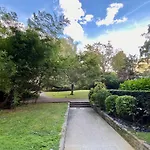 Studette Pour 2 Personnes Sur Jardin, Paris