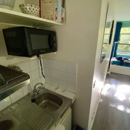 Studette Pour 2 Personnes Sur Jardin, Apartment Paris