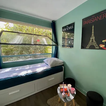 Studette Pour 2 Personnes Sur Jardin, * Paris